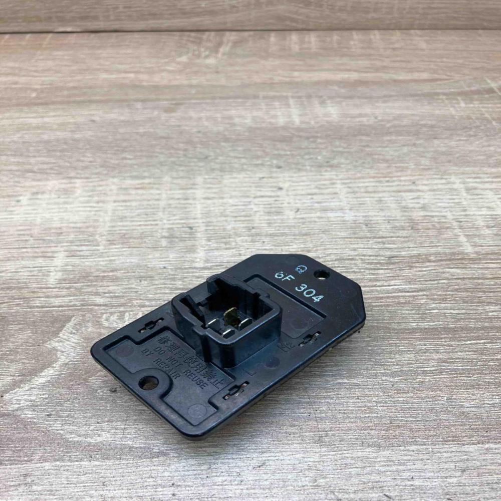 6F304   Heater blower motor/fan resistor Toyota Hilux (AN10, AN20, AN30)