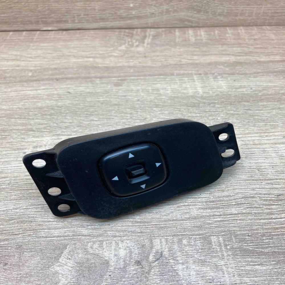LD4766600   Wing mirror switch Mazda MPV II LW