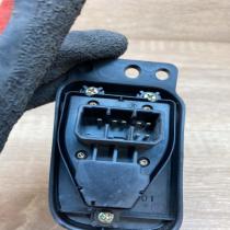 LD4766600   Wing mirror switch Mazda MPV II LW