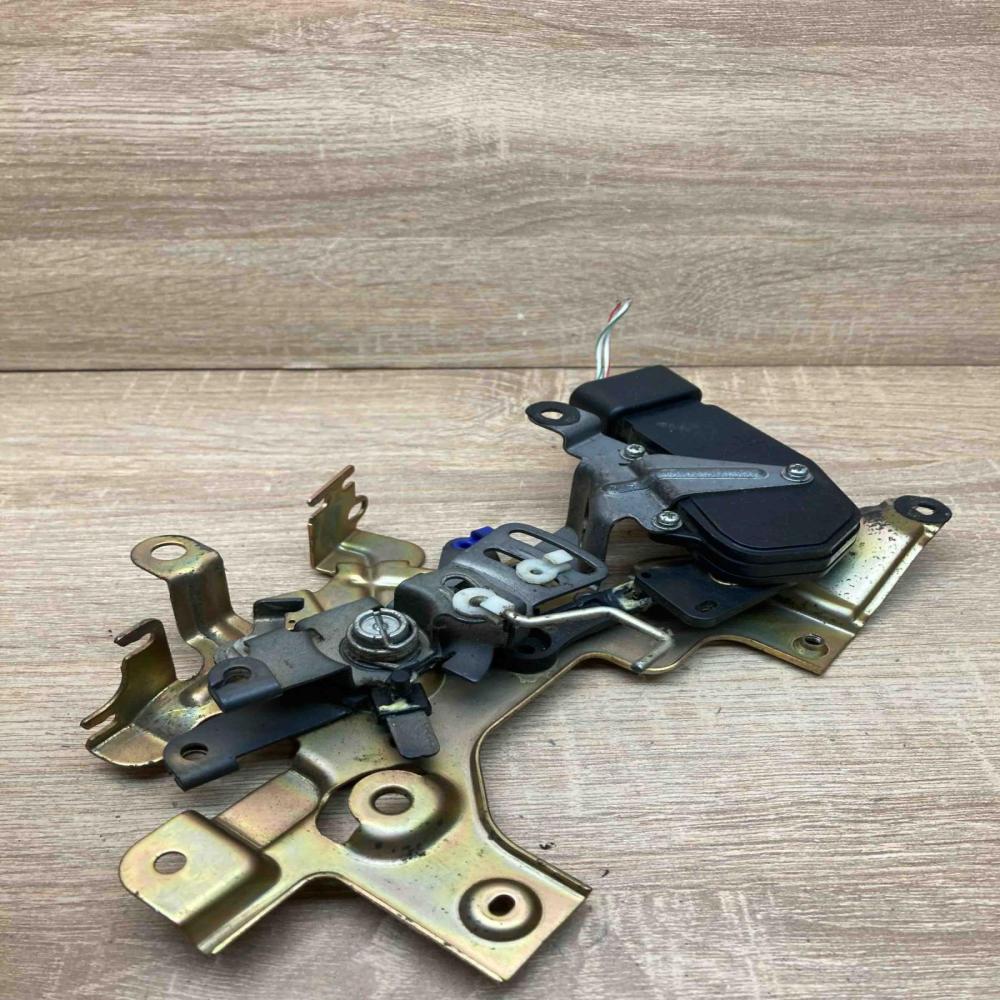 175G 2905  With Plug Tailgate/trunk/boot lock/catch/latch Toyota Previa (XR30, X