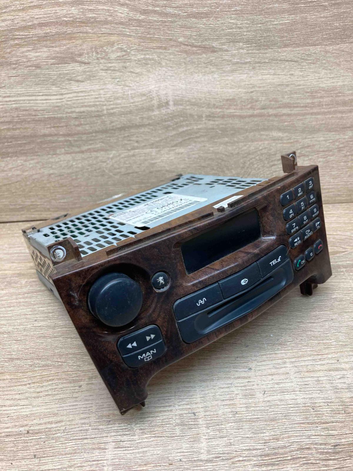 96442608GV JE 3000U  Radio/CD/DVD/GPS head unit Peugeot 607
