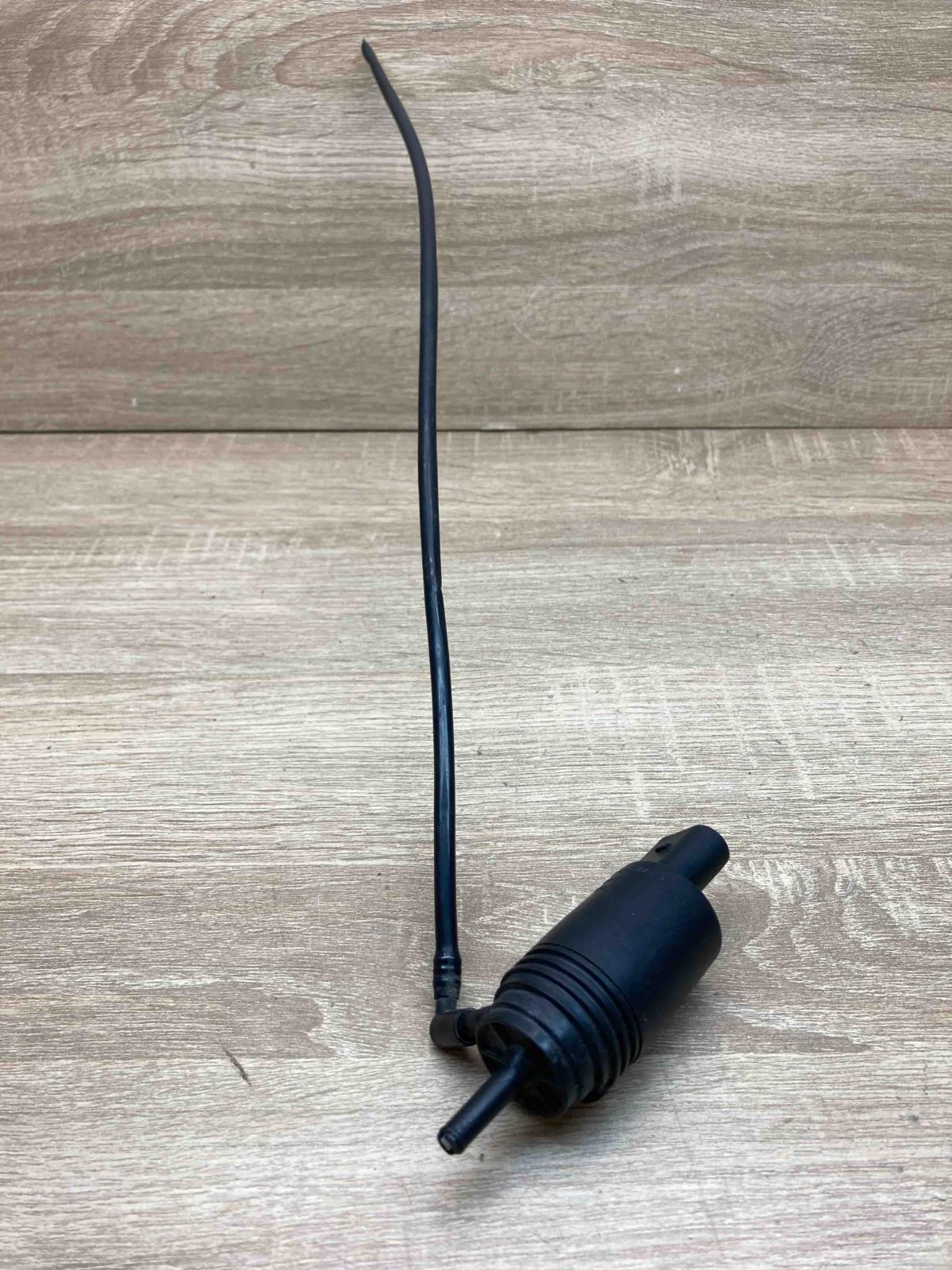 8377612   Windscreen/windshield washer pump BMW 5 E60 E61
