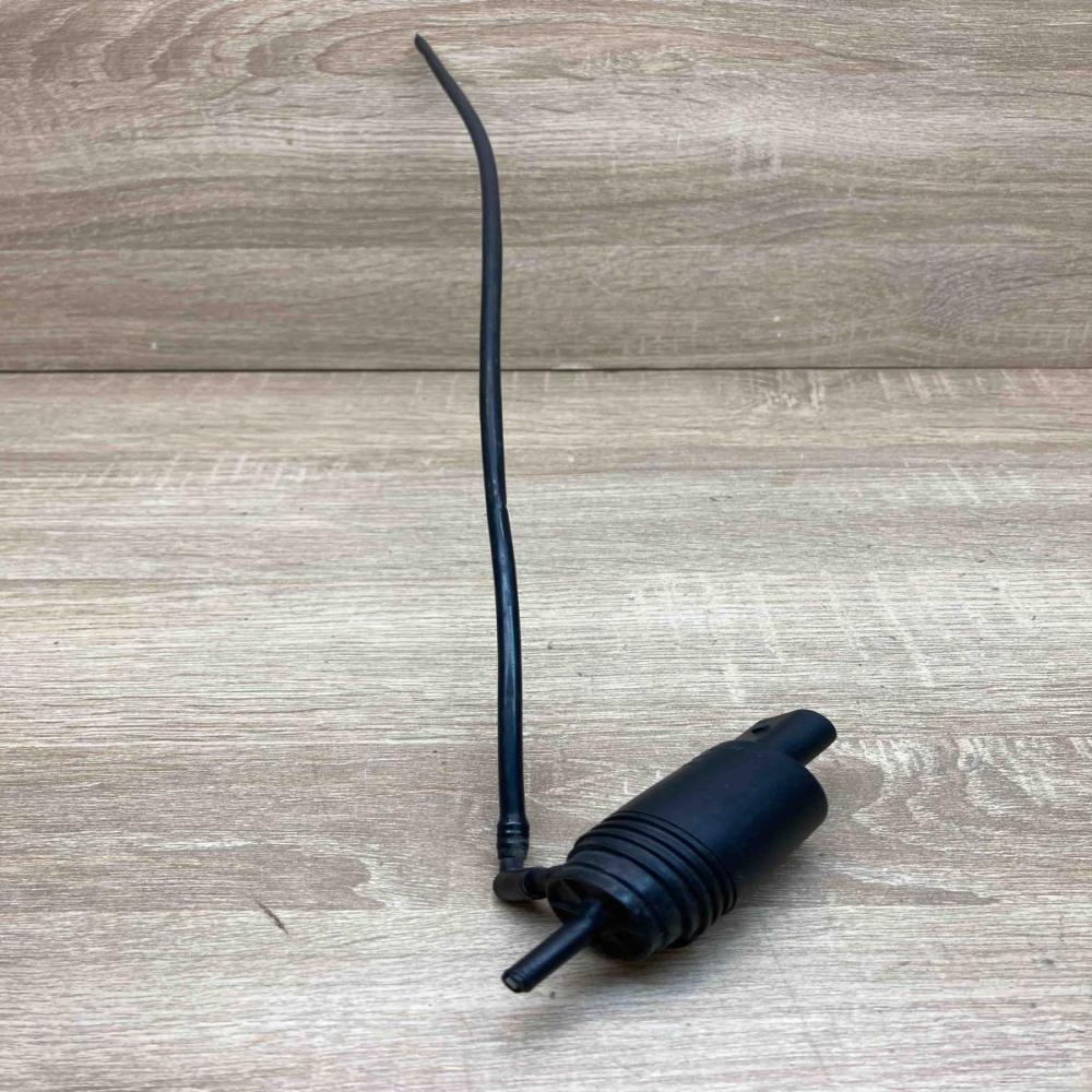 8377612   Windscreen/windshield washer pump BMW 5 E60 E61