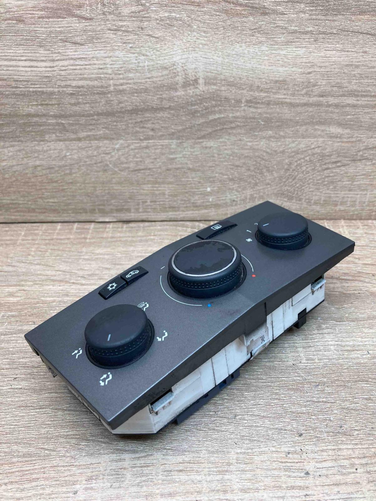 13231057 90151317  Climate control unit Opel Zafira B