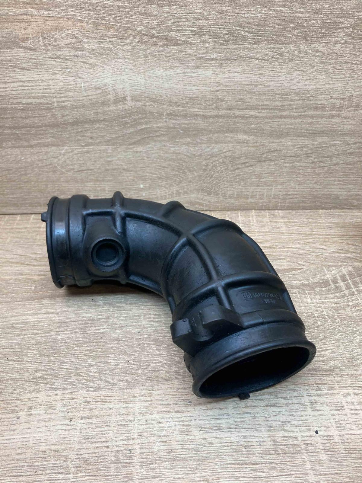 90572051   Air intake hose/pipe Opel Vectra B