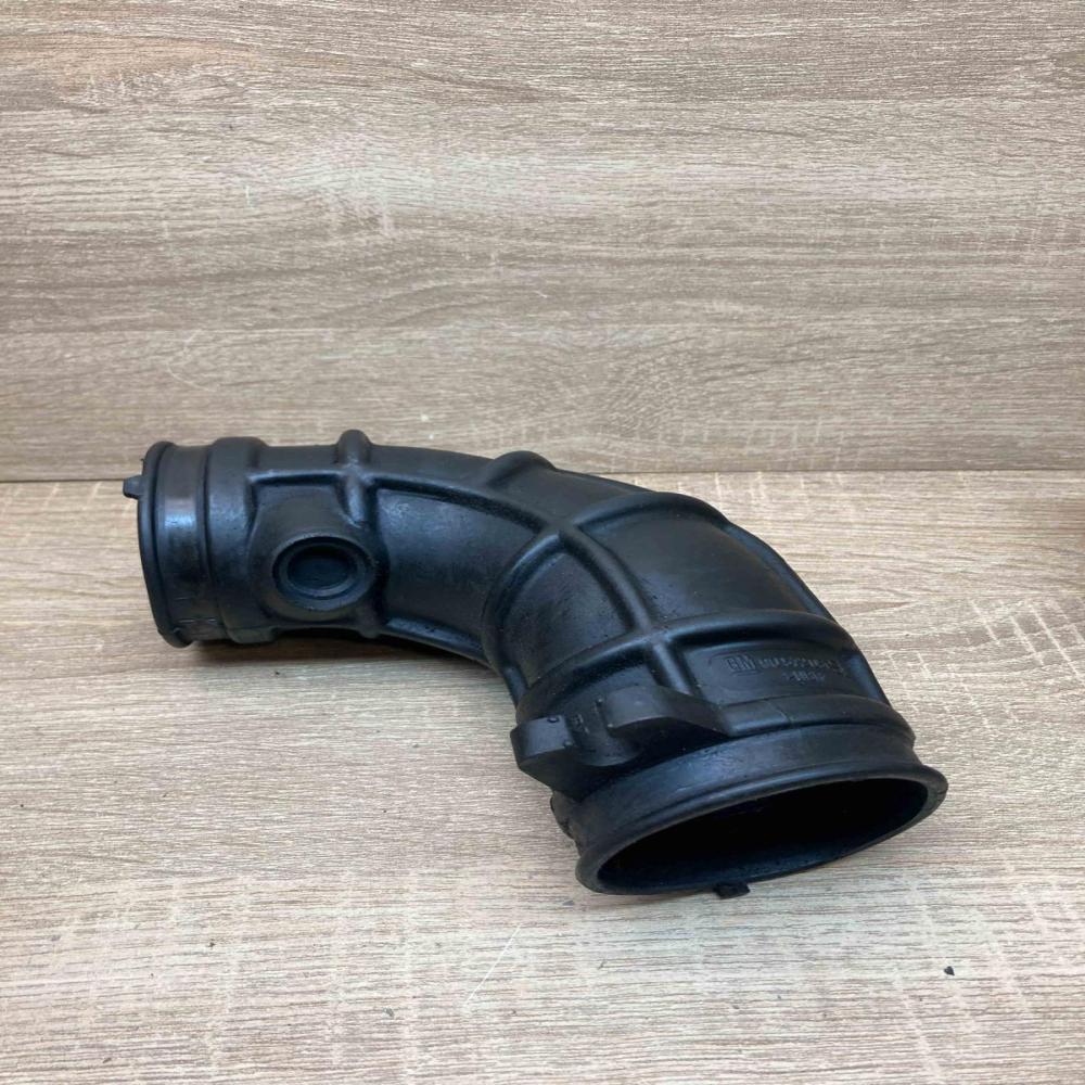 90572051   Air intake hose/pipe Opel Vectra B