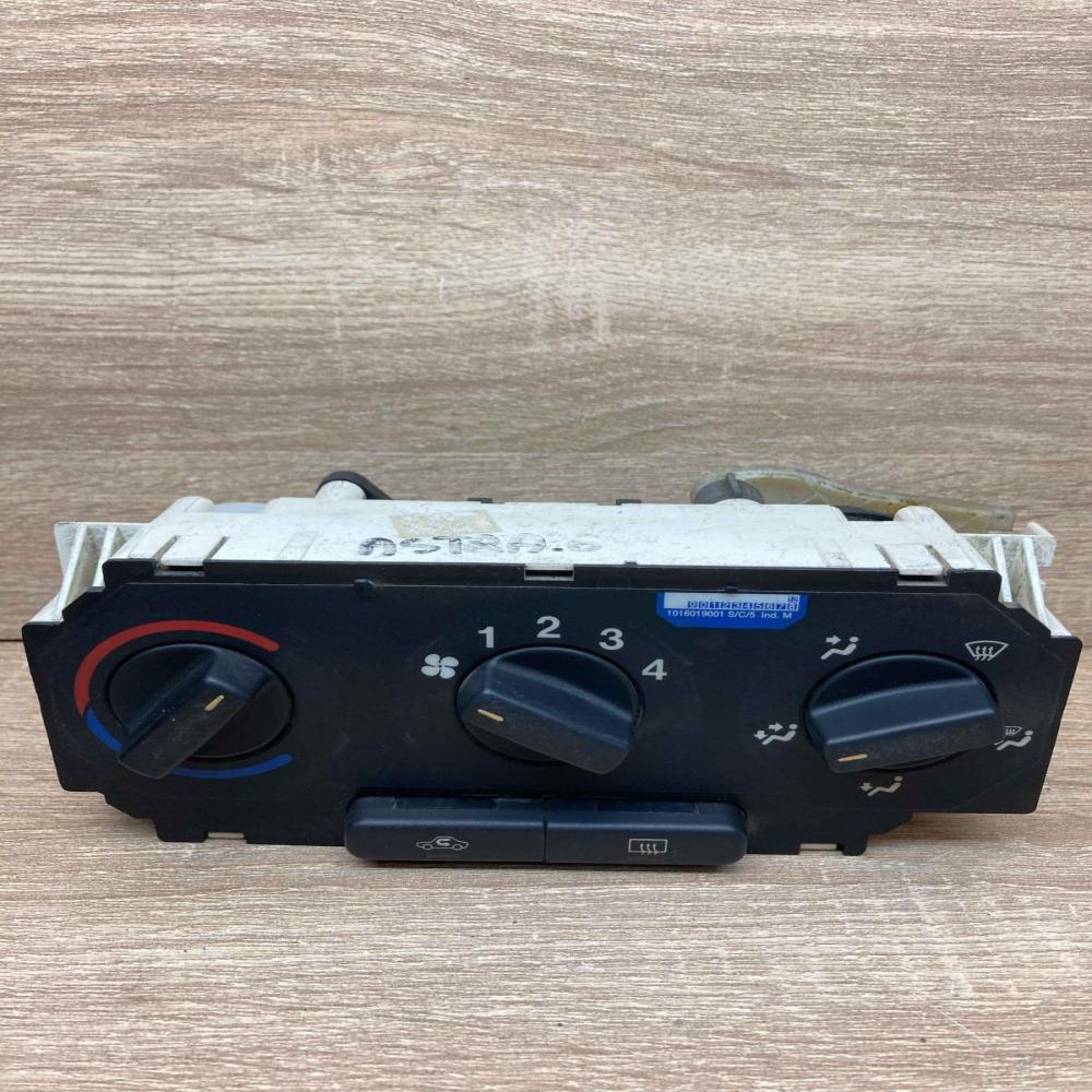 90560365 52475624  Climate control unit Opel Astra G