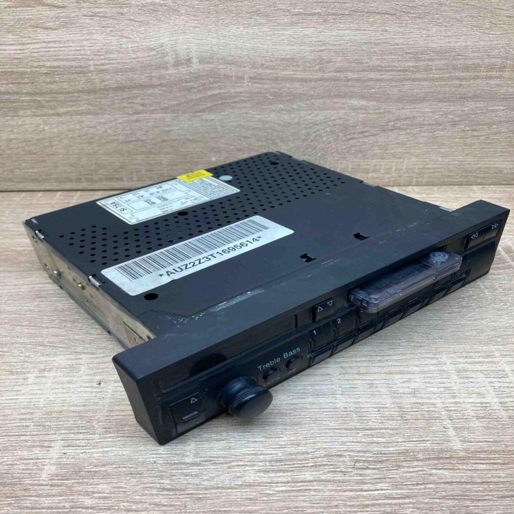 4D0035186 918268 81  Radio/CD/DVD/GPS head unit Audi A4 S4 B5 8D