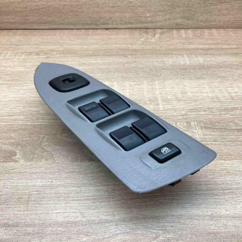 CB0866350A C8H D135  Electric window control switch Mazda Premacy
