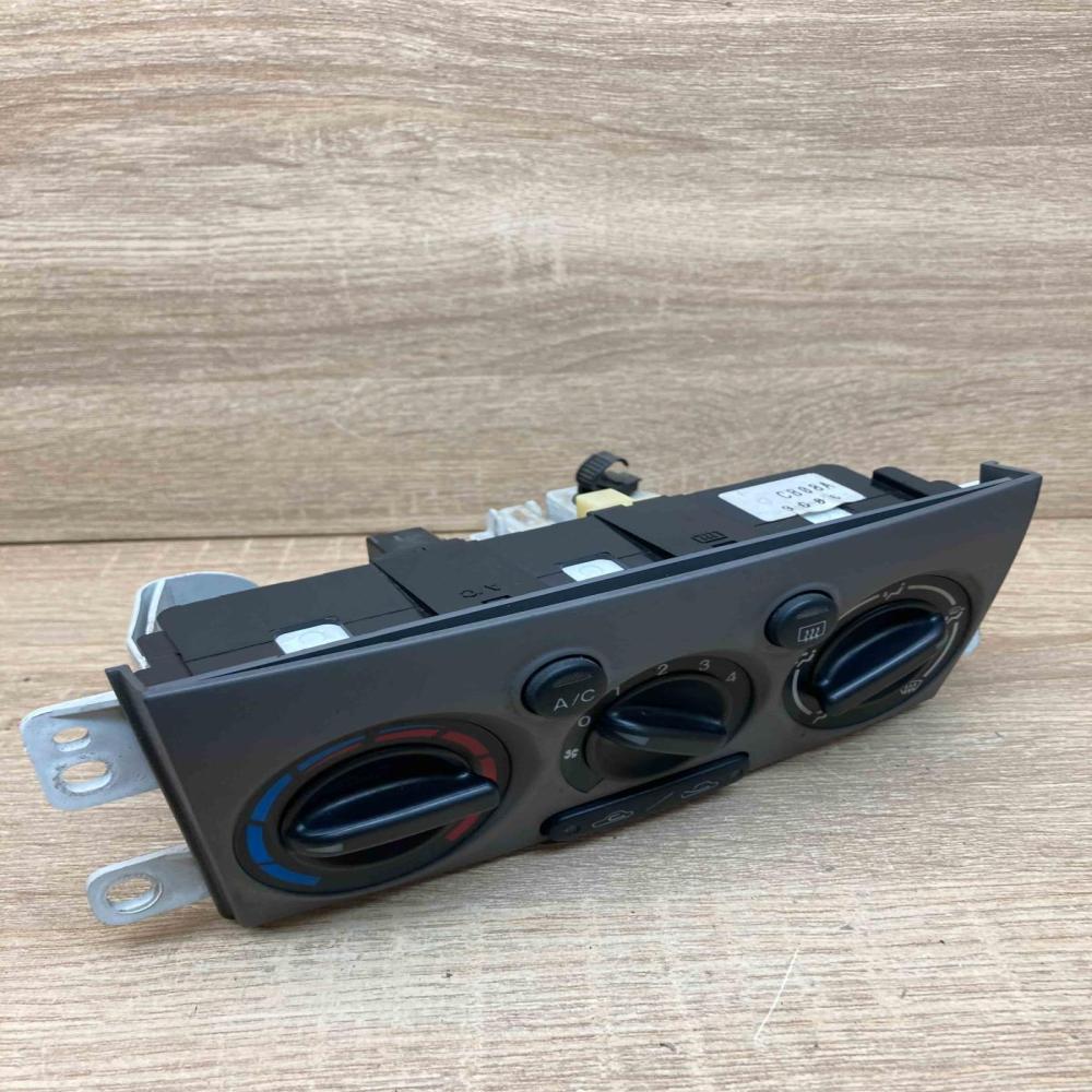CB08A 9G06  Climate control unit Mazda Premacy