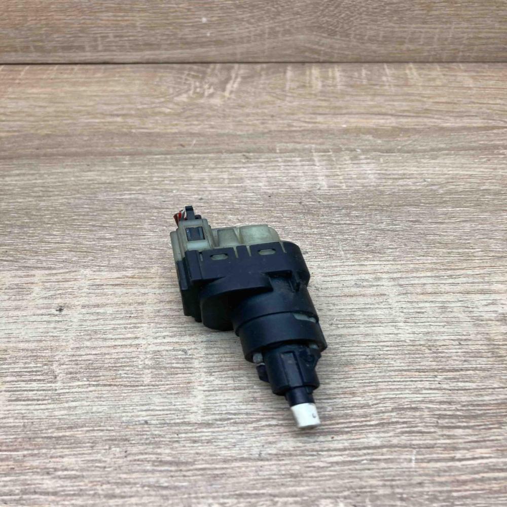 1K2945511   Brake pedal sensor switch Seat Exeo (3R)