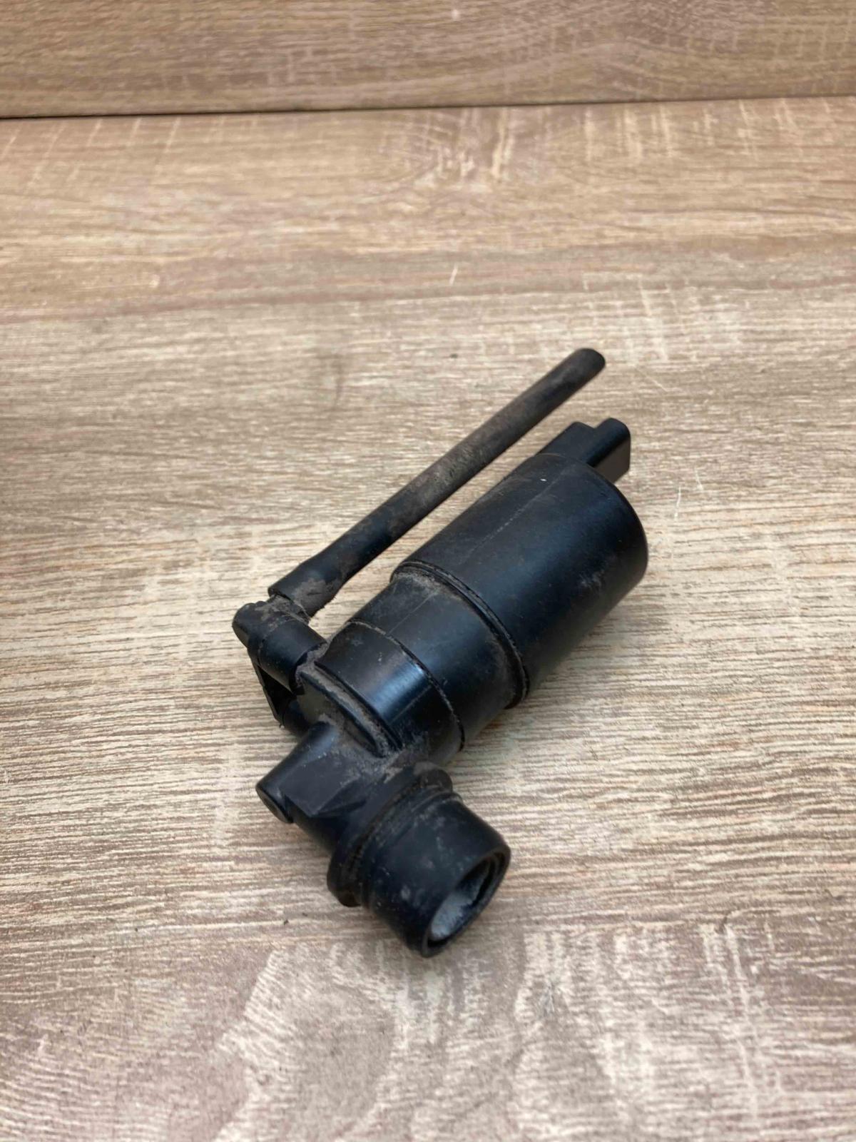 9632984980 9634558980  Windscreen/windshield washer pump Peugeot 407