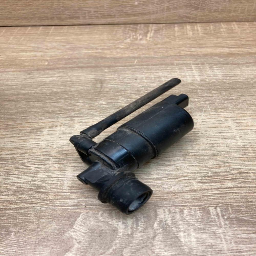 9632984980 9634558980  Windscreen/windshield washer pump Peugeot 407