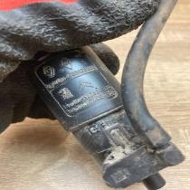 9632984980 9634558980  Windscreen/windshield washer pump Peugeot 407