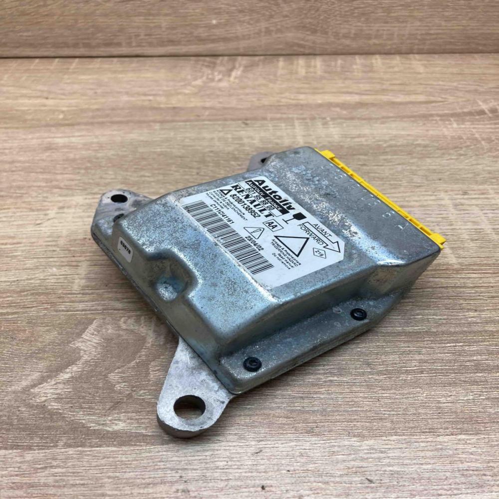 8200138952 601958800  Airbag control unit/module Renault Laguna II