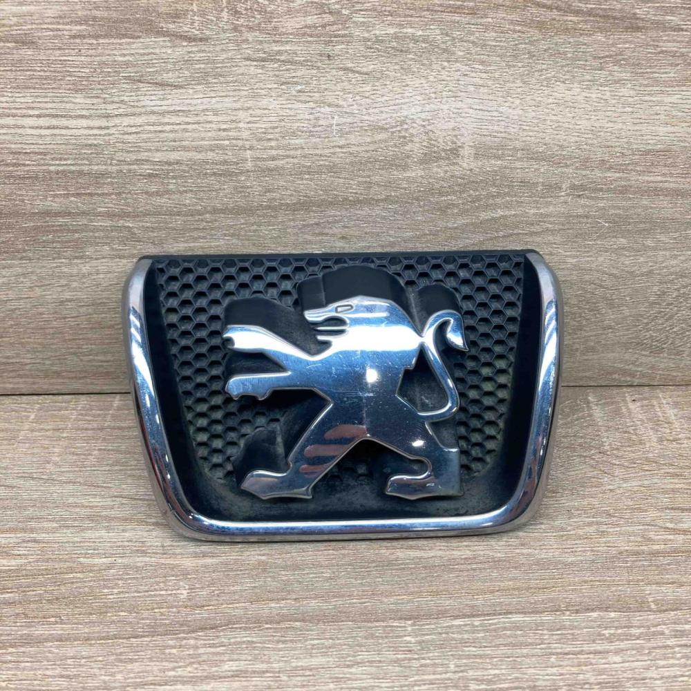 9634014777   Manufacturer badge logo/emblem Peugeot 307