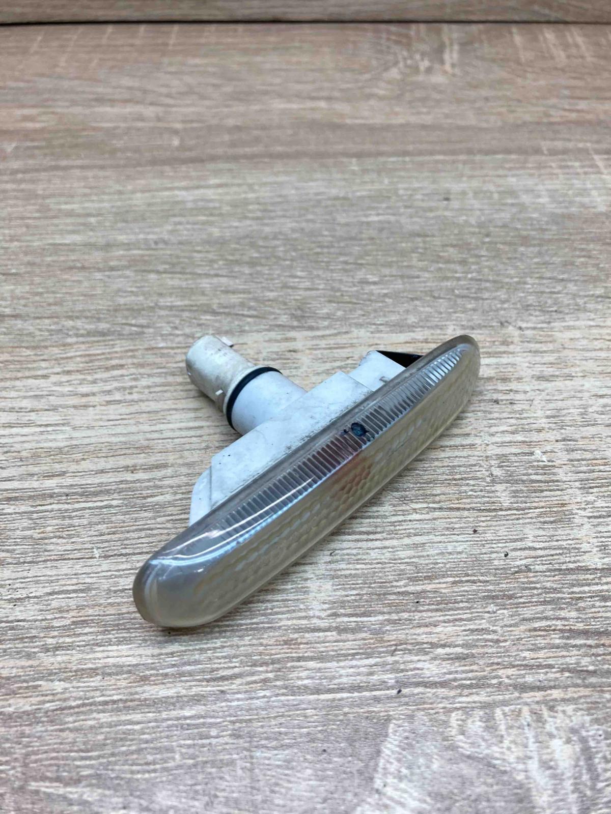2228591 8382104  Front fender indicator light BMW 3 E46
