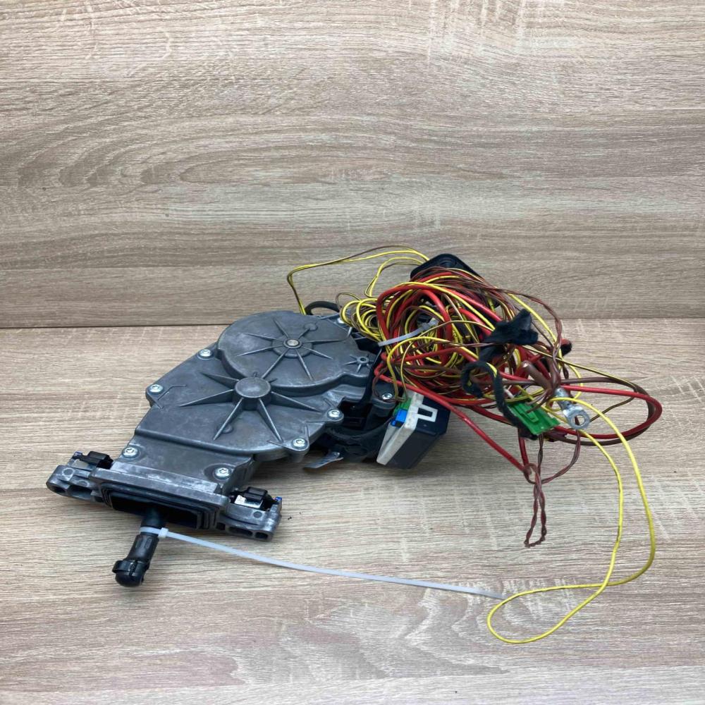 A2128203742 A2129009916 With Wiring Tailgate/trunk/boot lift motor Mercedes-Benz