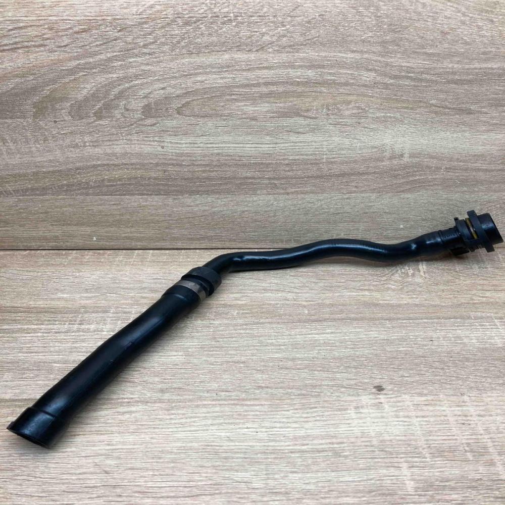 A6510105811 A0000160030  Breather/breather pipe/hose Mercedes-Benz C W205