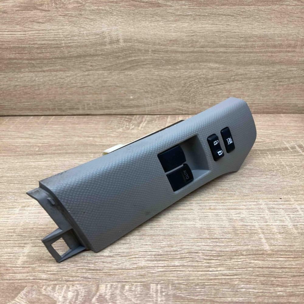 74231 0D080   Electric window control switch Toyota Yaris