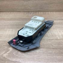 74231 0D080   Electric window control switch Toyota Yaris