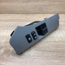 74231 0D080   Electric window control switch Toyota Yaris