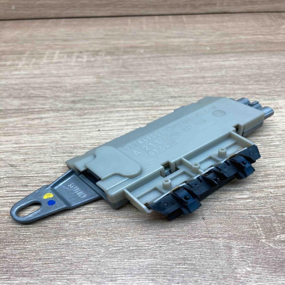 A2118203089 921869001  Aerial antenna amplifier Mercedes-Benz E W211