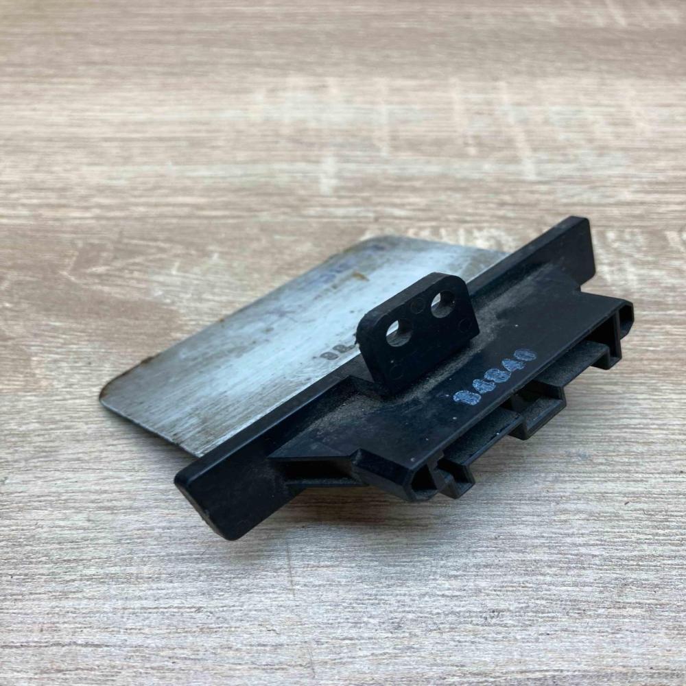 Nissan Primera Heater Resistor 84840  Sound amplifier Nissan Primera