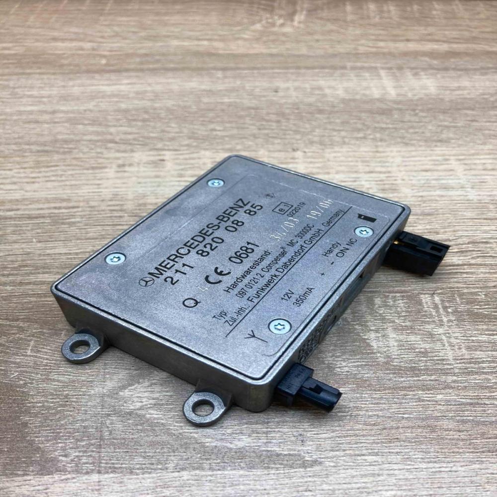 2118200885 022019  Aerial antenna amplifier Mercedes-Benz E W211