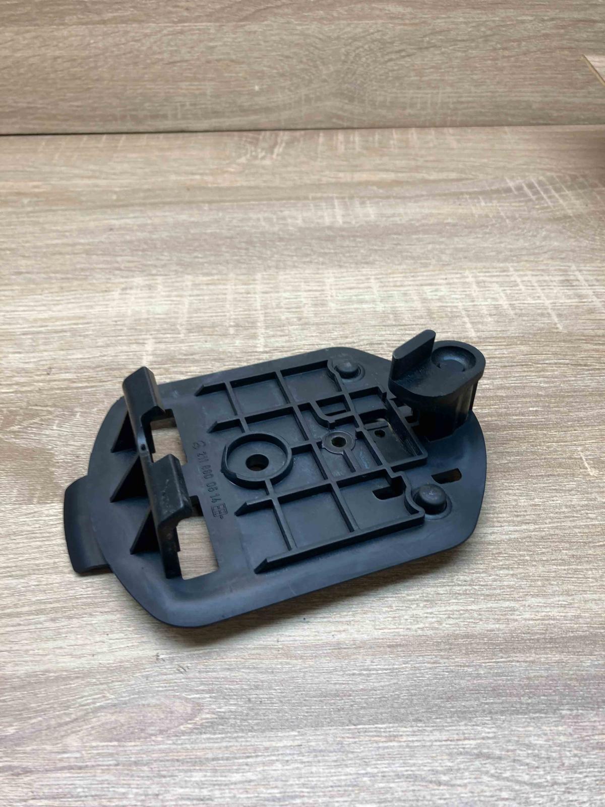 2118900514   Hazard Warning Triangle Mounting Bracket Mercedes-Benz E W211