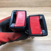 A2118600869 0516Q302  Middle seatbelt buckle (rear) Mercedes-Benz E W211