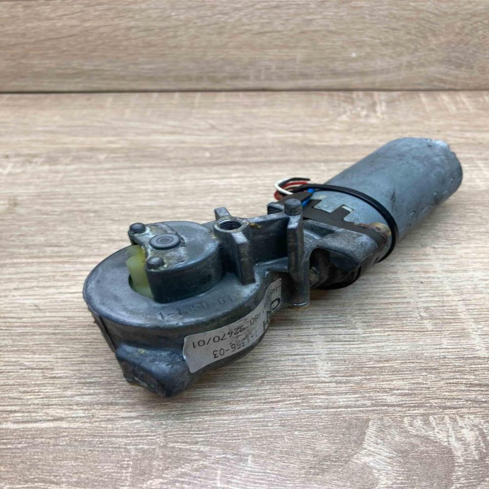 GP41A35 1 1367 01  Seat adjustment motor Mercedes-Benz S W220