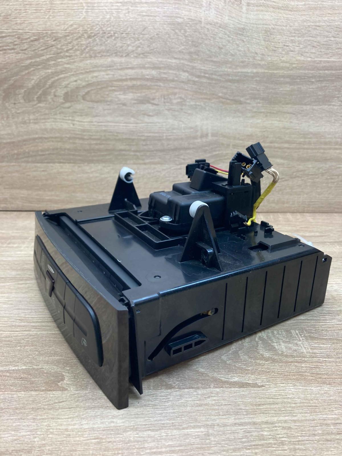 A2196800552 A2116800552  CD/DVD changer Mercedes-Benz CLS C219