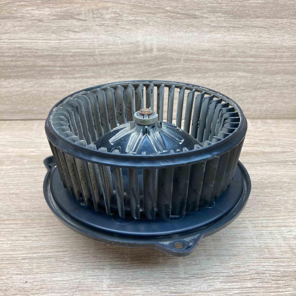 194000 1270   Heater fan/blower Mazda MPV