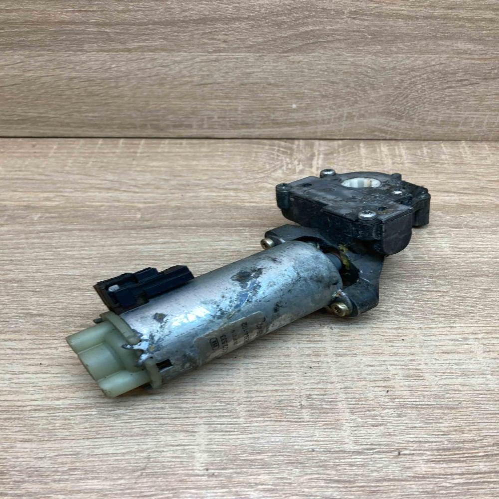 2208202542 0130002533  Seat adjustment motor Mercedes-Benz S W220