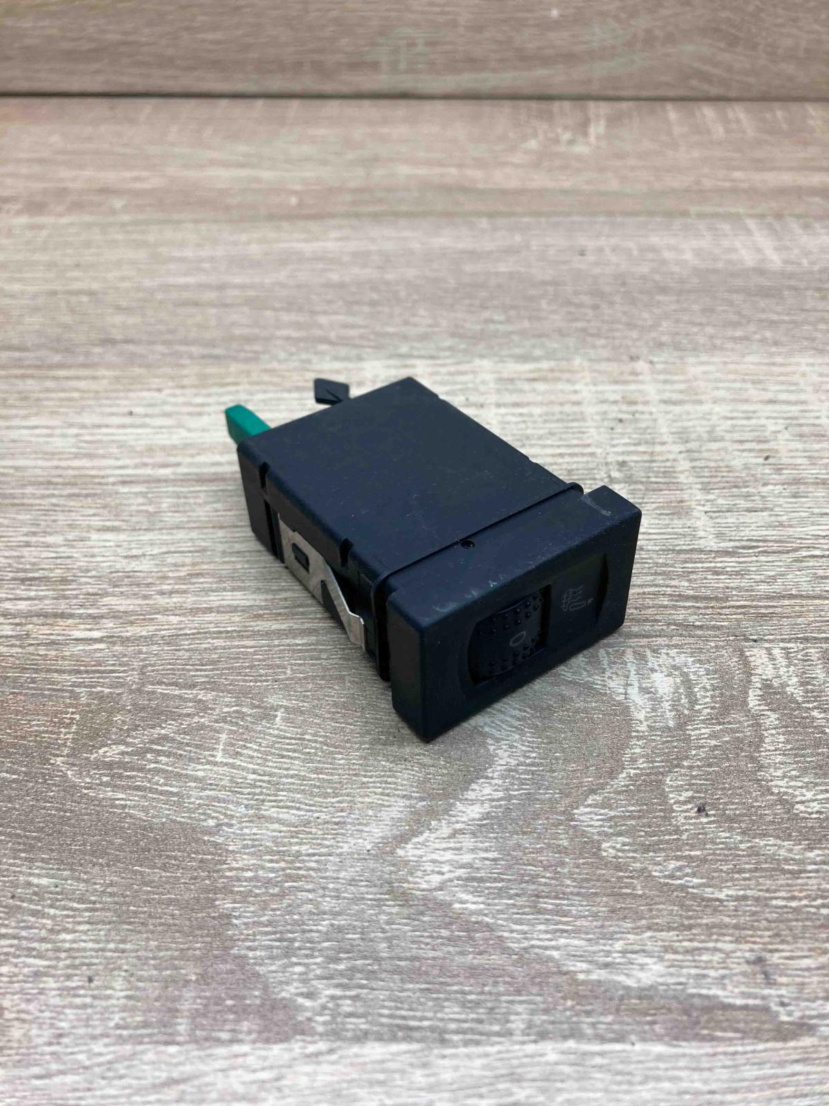 3B0963563C   Seat heating switch Volkswagen PASSAT B5