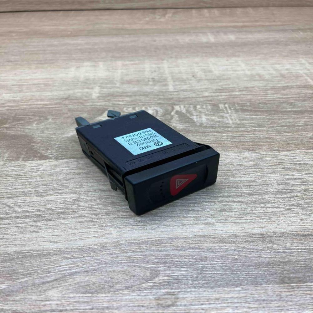 3B0953235D   Hazard light switch Volkswagen PASSAT B5.5