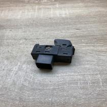 9472275   Electric window control switch Volvo V70
