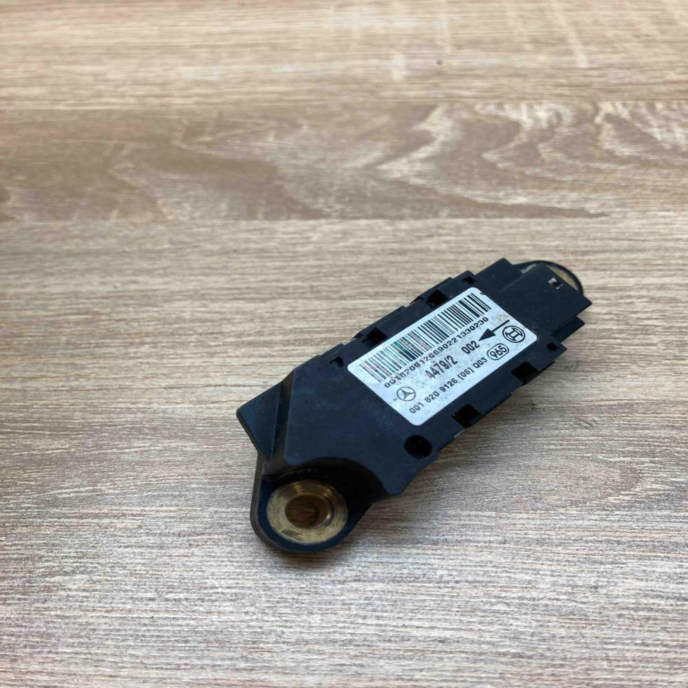 0018209126   Airbag deployment crash/impact sensor Mercedes-Benz C W203