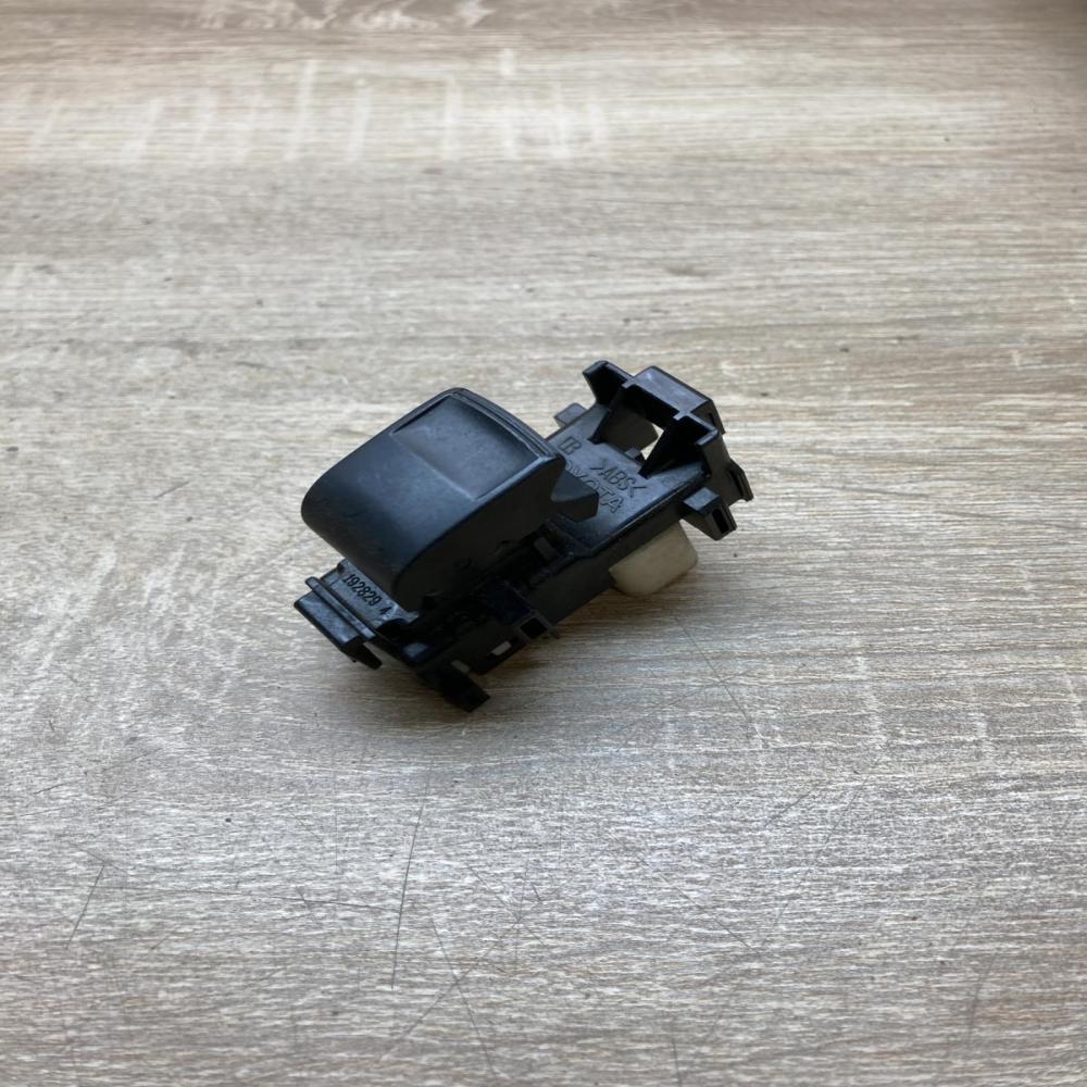 829 2J81 8292J81 1928294 Electric window control switch Toyota Yaris