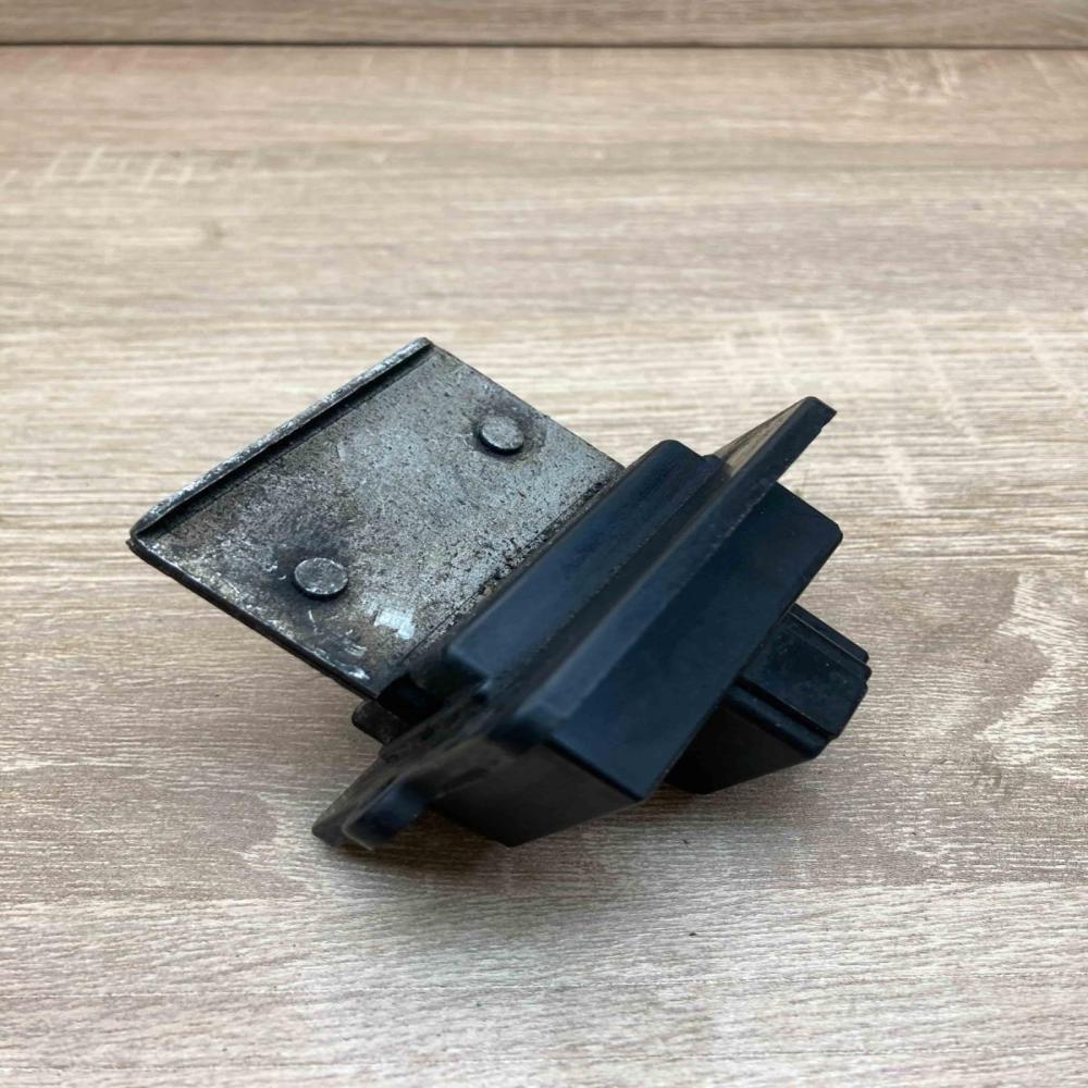 HB151GA5RA 2L22  Heater blower motor/fan resistor Mazda 626
