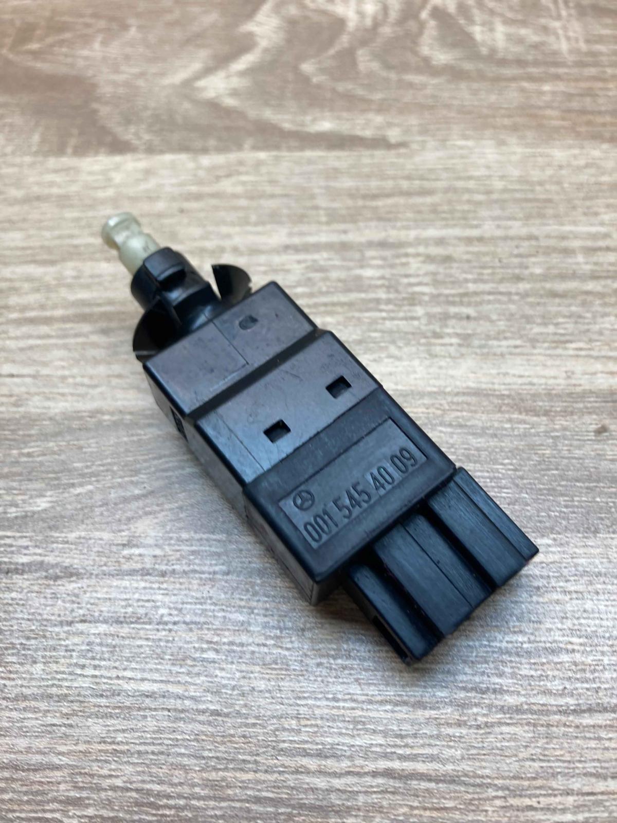 0015454009   Brake pedal sensor switch Mercedes-Benz E W211