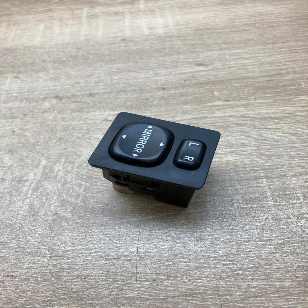 183574 769746A  Wing mirror switch Toyota Avensis T250
