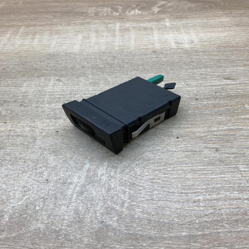 1J0963563B   Seat heating switch Volkswagen Golf IV