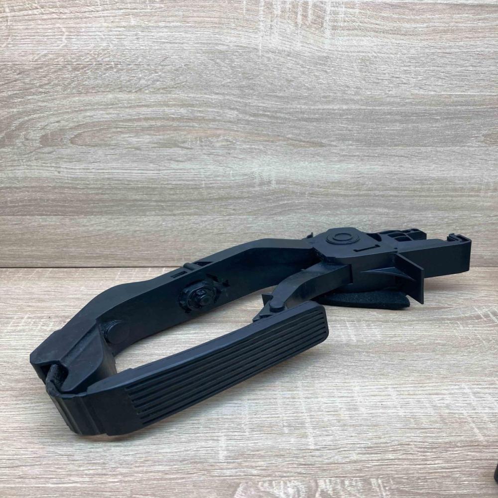 A2113000904 A2113010001  Accelerator throttle pedal Mercedes-Benz A W177