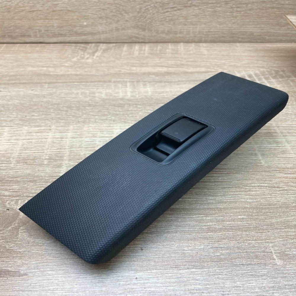 74231 0F030   Electric window control switch Toyota Corolla Verso AR10
