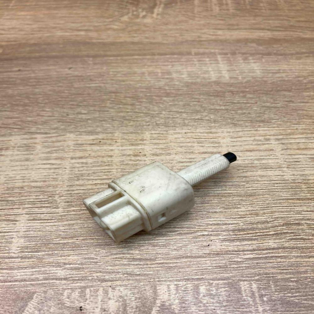 Nissan Brake Light  Sensor   Brake pedal sensor switch Nissan Almera Tino