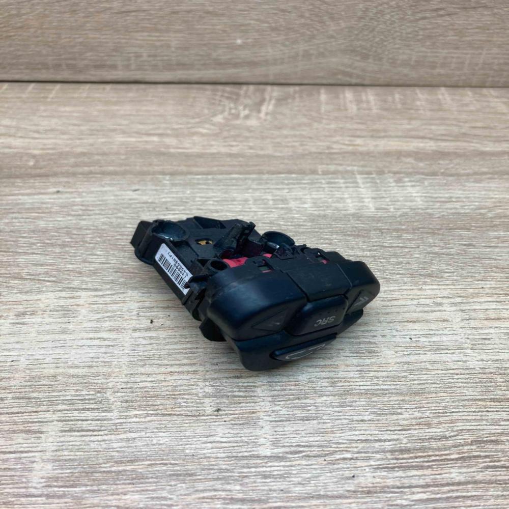 54355381 140600  Steering wheel buttons/switches Nissan Almera Tino