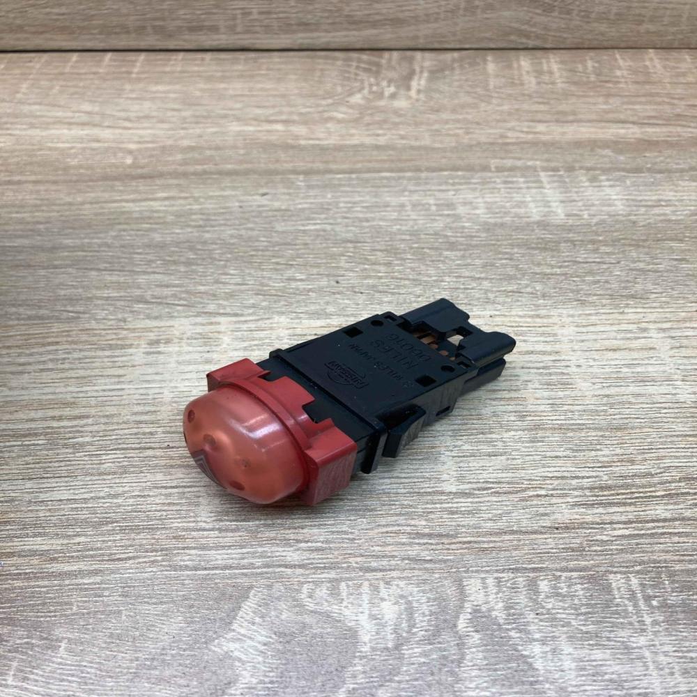NILES 06016   Hazard light switch Nissan Almera Tino
