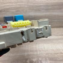 89221 0F010   Fuse module Toyota Corolla Verso AR10